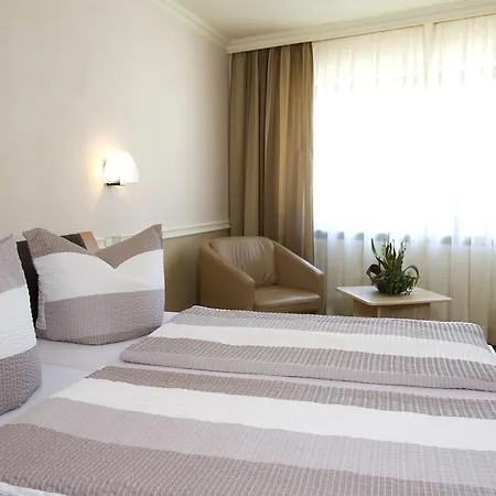 Гостевой дом Gaestehaus Hebinger Am Schlosspark 3*