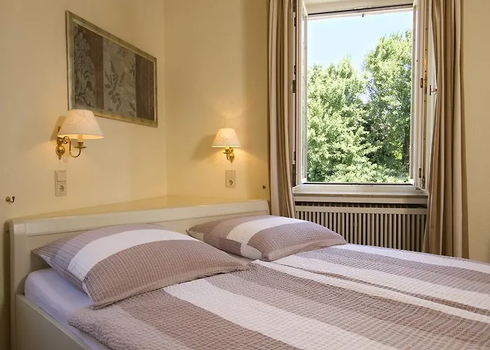 招待所 Gaestehaus Hebinger Am Schlosspark 3*
